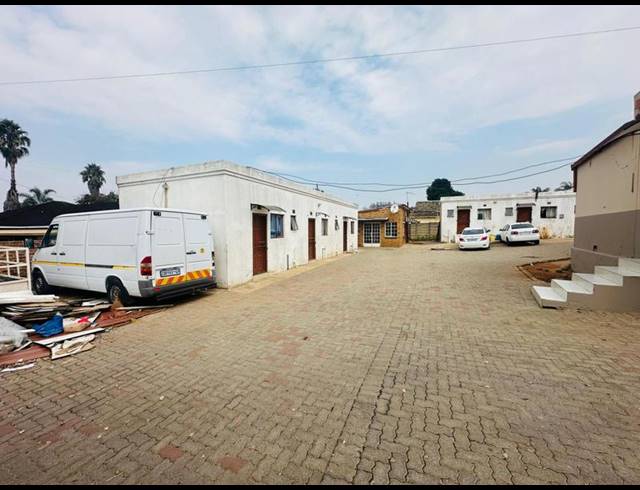 12 BEDROOM HOUSE FOR SALE IN PRIMROSE